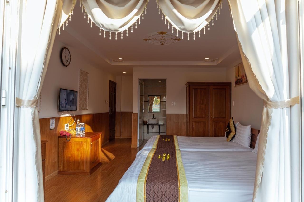 Window 1 Hotel Kon Tum Экстерьер фото