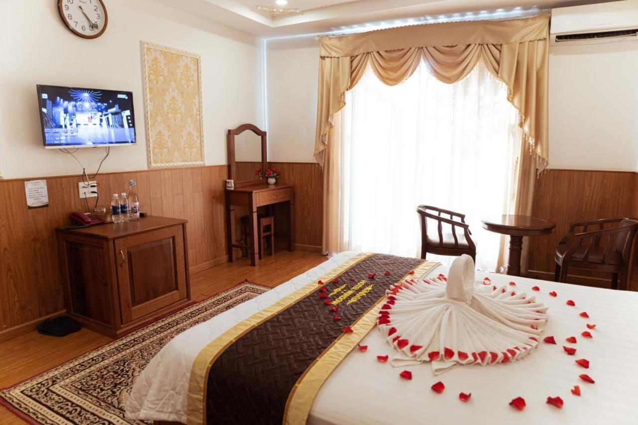 Window 1 Hotel Kon Tum Экстерьер фото