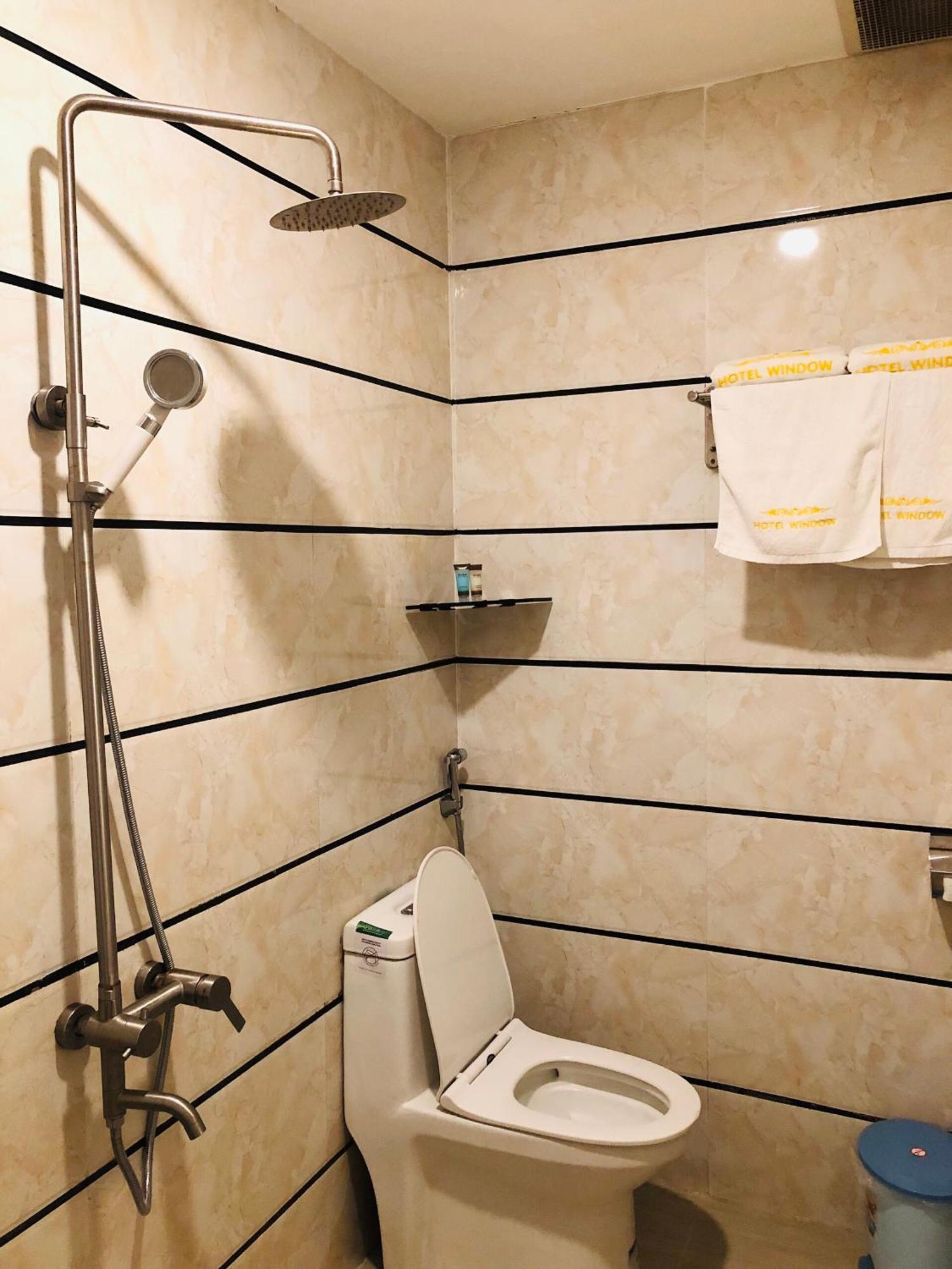 Window 1 Hotel Kon Tum Экстерьер фото