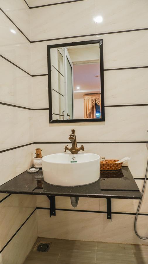 Window 1 Hotel Kon Tum Экстерьер фото